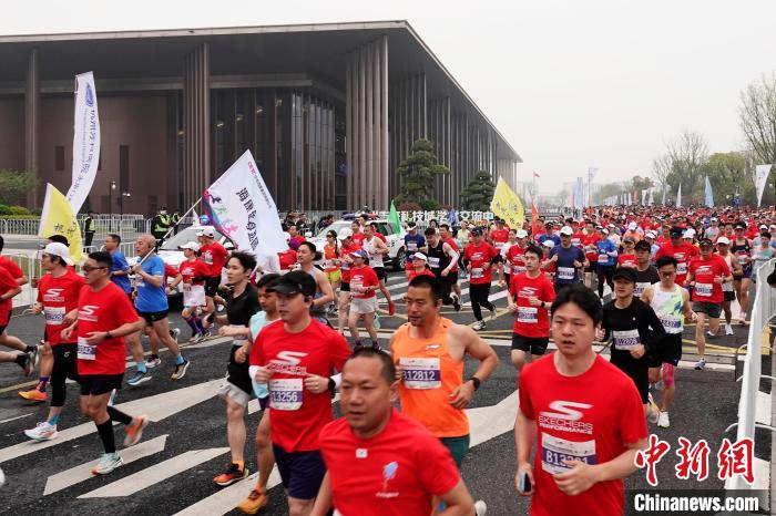 2024年杭州梦想马拉松开跑 全程穿越世界级城市中