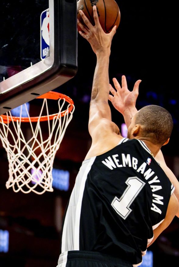 文班亚马攻防全能马刺双杀步行者 提前锁定季后