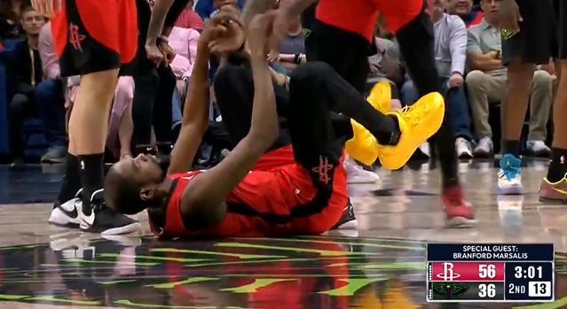 杜兰特被默里防守动作撞倒引争议