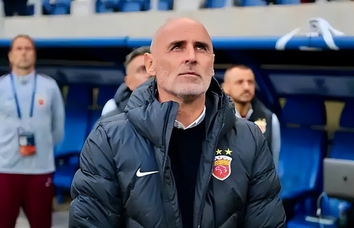 蒯纪闻首发难救主 上港0-1负大连英博 穆斯卡特帅