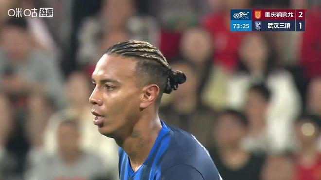 申花德比取胜领跑积分榜 升班马重庆铜梁龙登顶